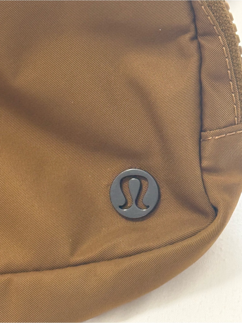 NWOT- Lululemon athletica everywhere Belt bag 2L - brown Crossbody waist bag - Picture 4 of 7